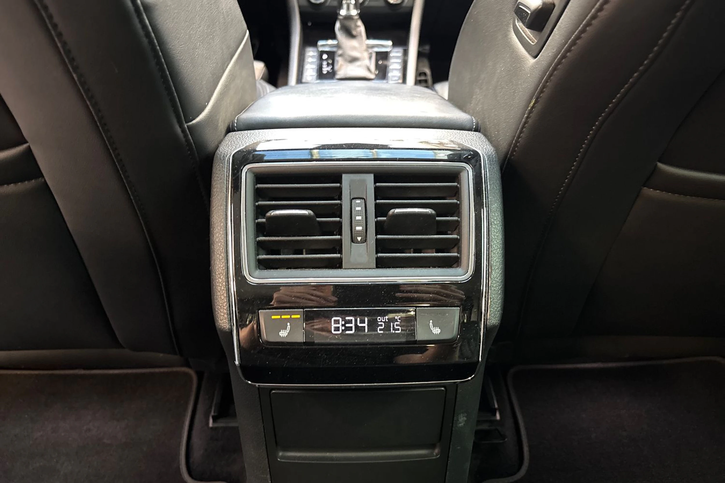 sininen Skoda Superb 2016 kuva 20.