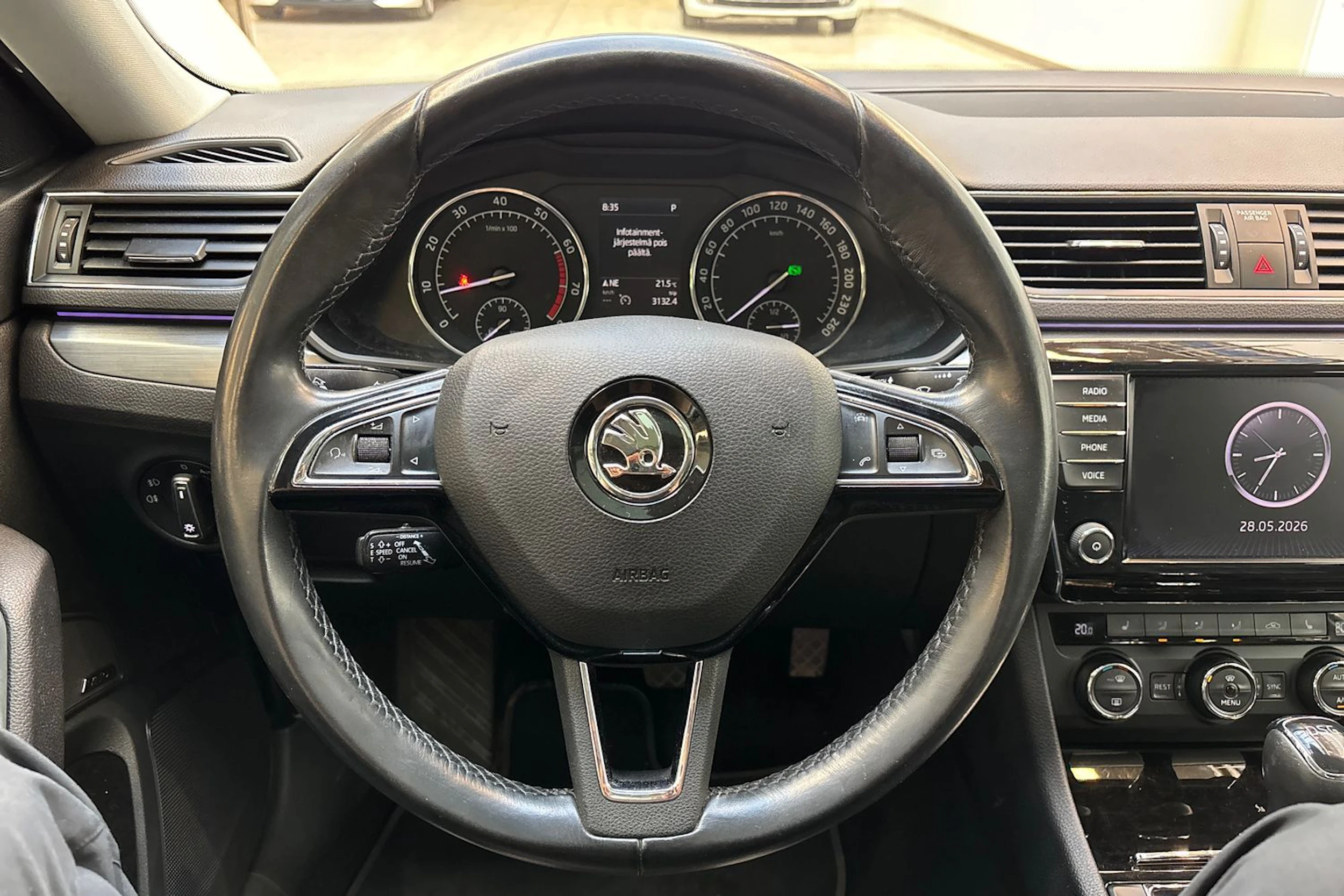 sininen Skoda Superb 2016 kuva 24.