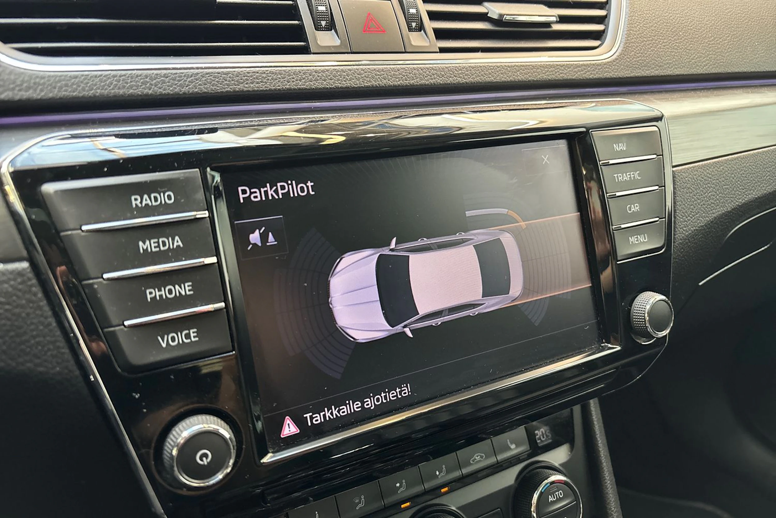 sininen Skoda Superb 2016 kuva 28.