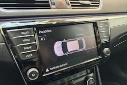 sininen Skoda Superb 2016 kuva 28.