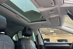 sininen Skoda Superb 2016 kuva 32.
