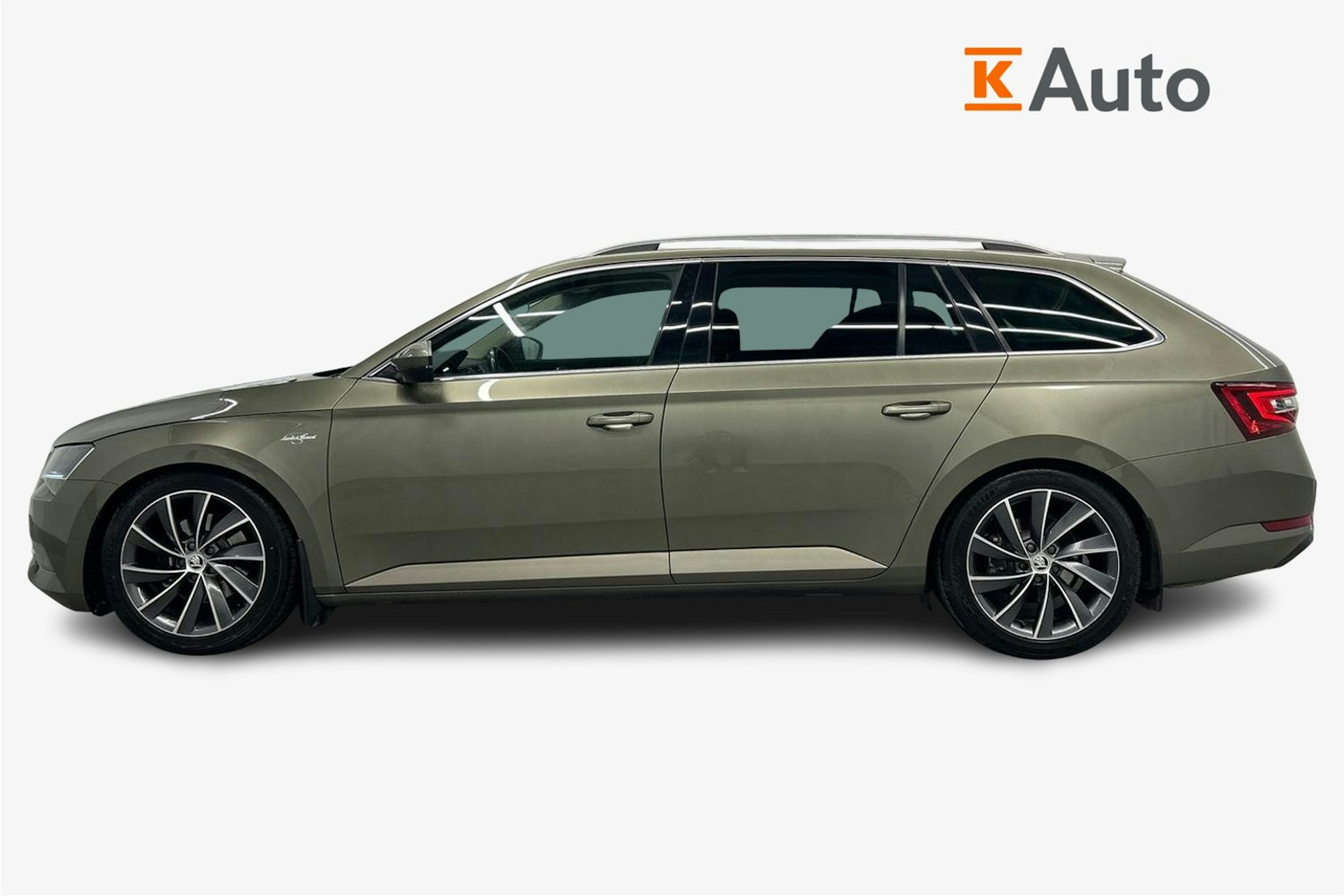 ruskea (beige) Skoda Superb 2016 kuva 6.