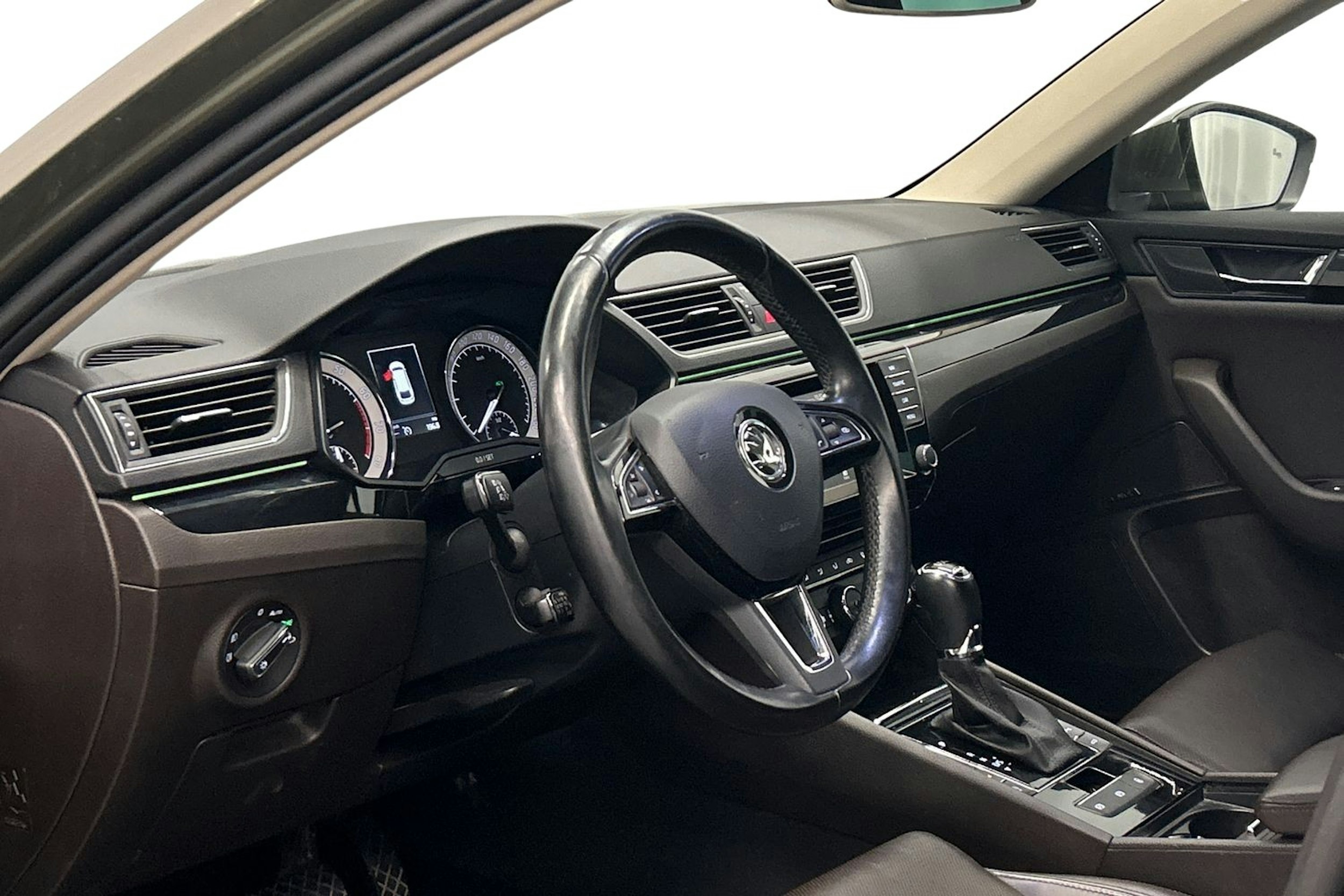 ruskea (beige) Skoda Superb 2016 kuva 7.