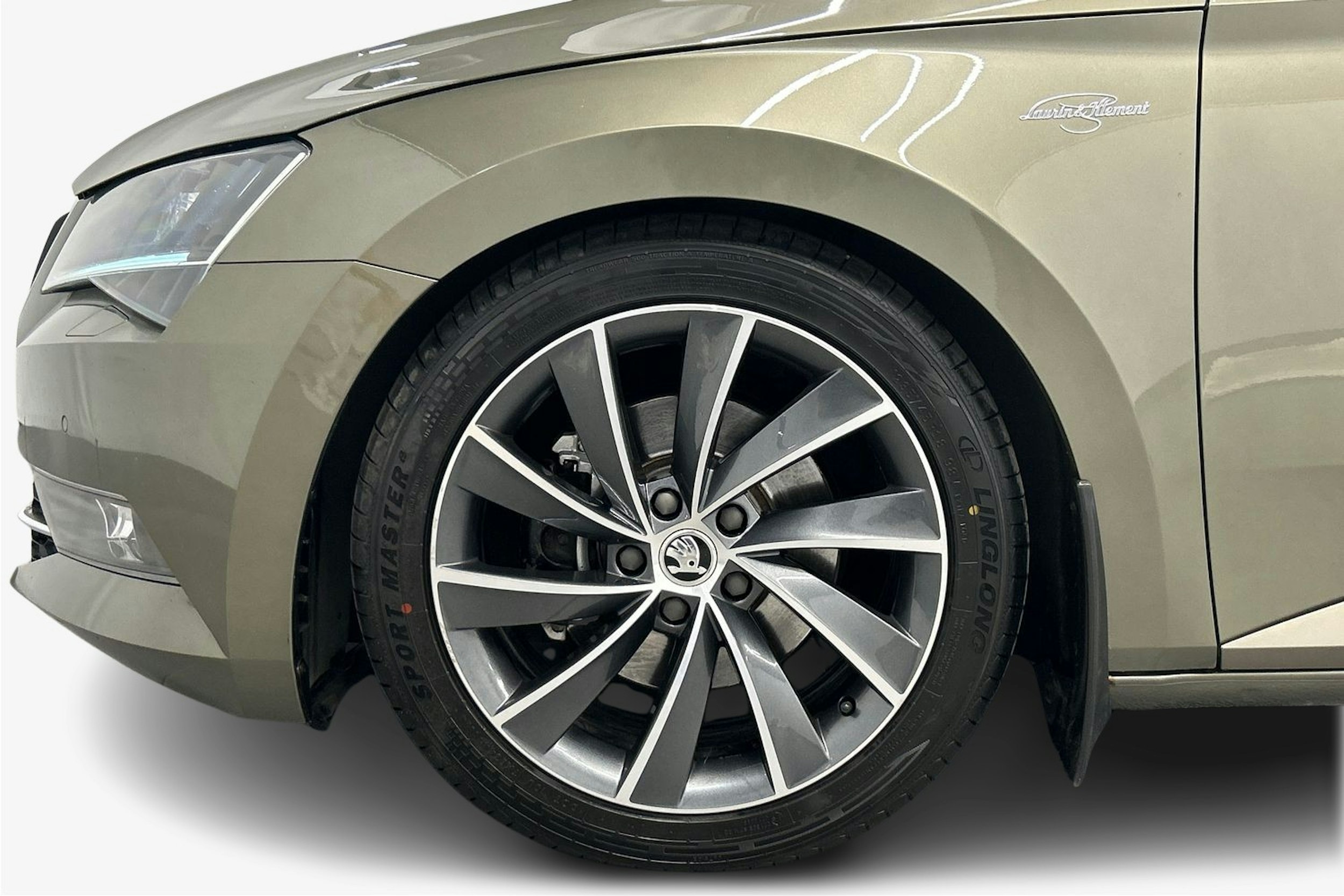 ruskea (beige) Skoda Superb 2016 kuva 11.