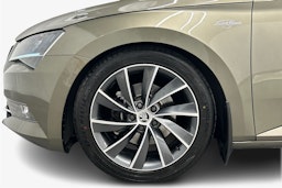 ruskea (beige) Skoda Superb 2016 kuva 11.