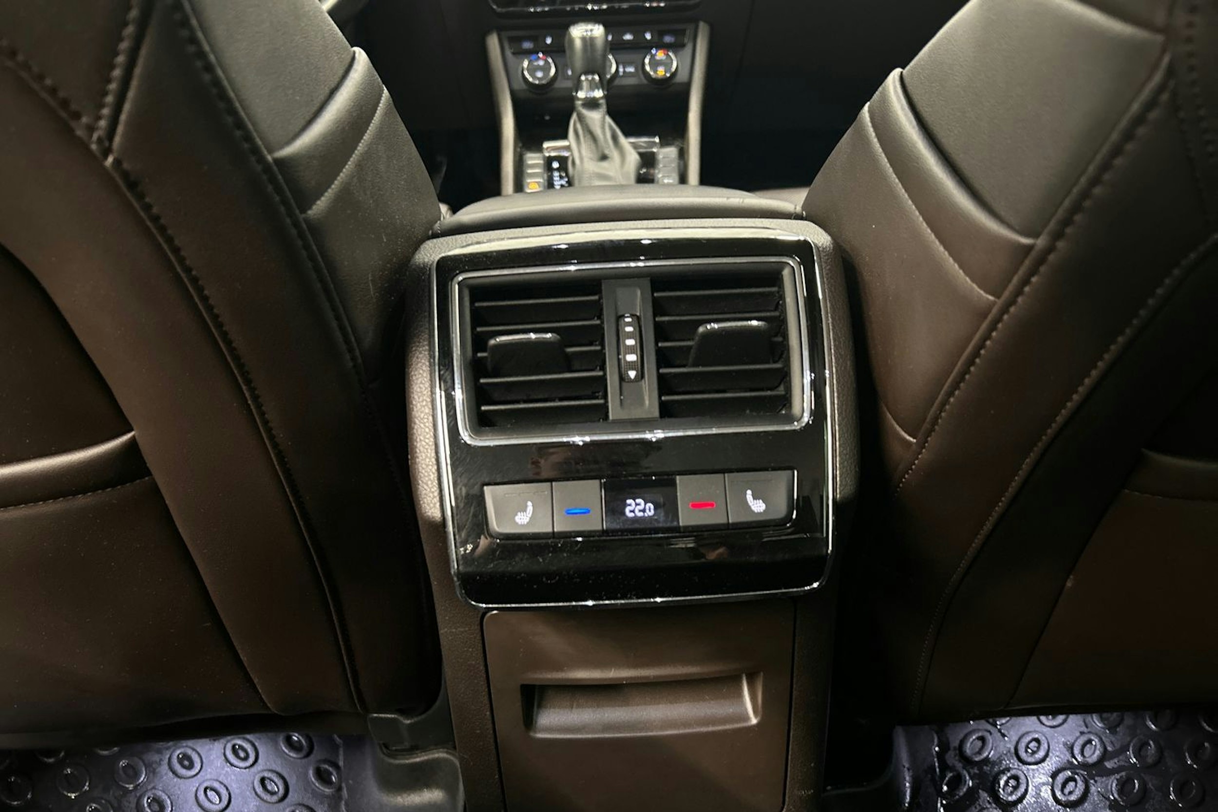 ruskea (beige) Skoda Superb 2016 kuva 14.