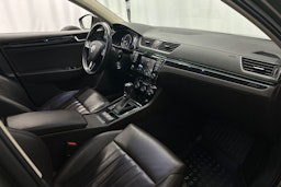 ruskea (beige) Skoda Superb 2016 kuva 15.