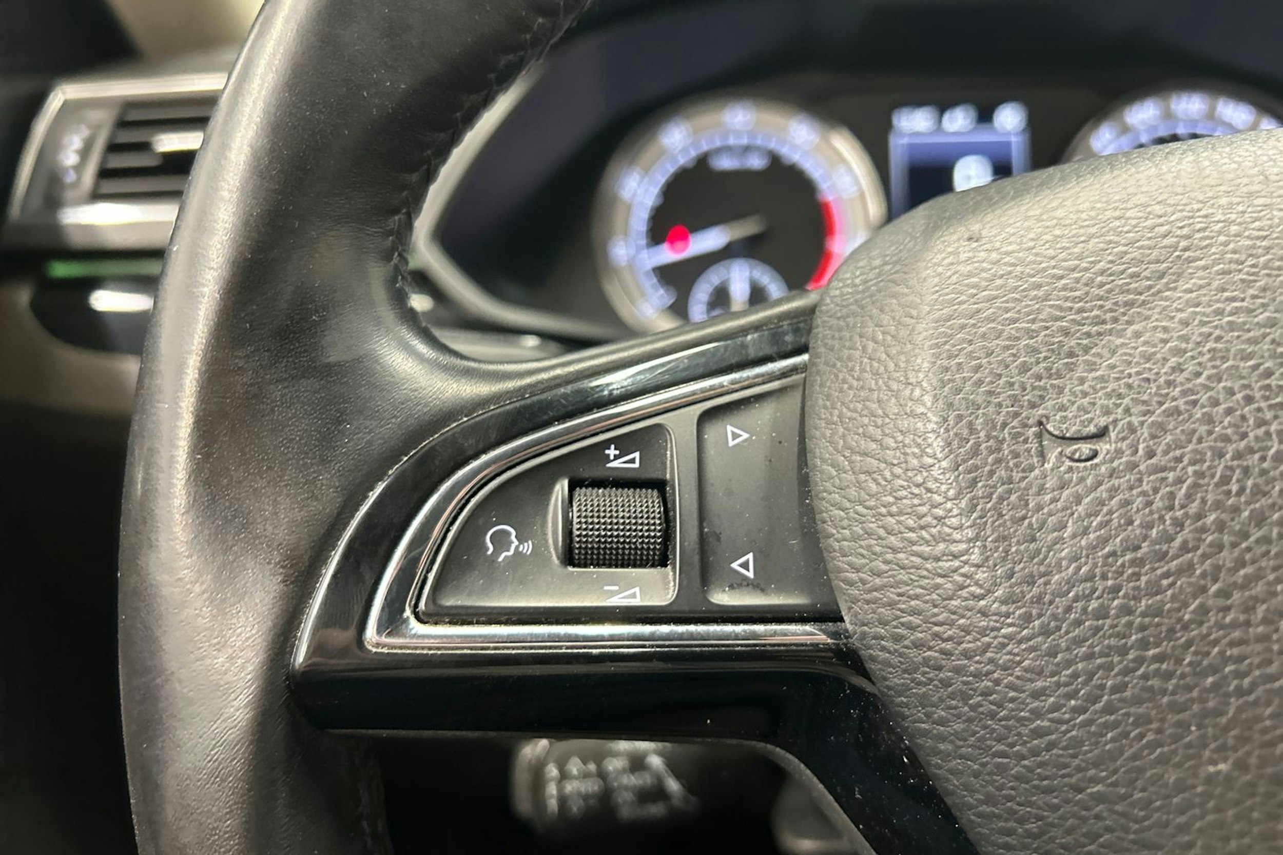 ruskea (beige) Skoda Superb 2016 kuva 20.