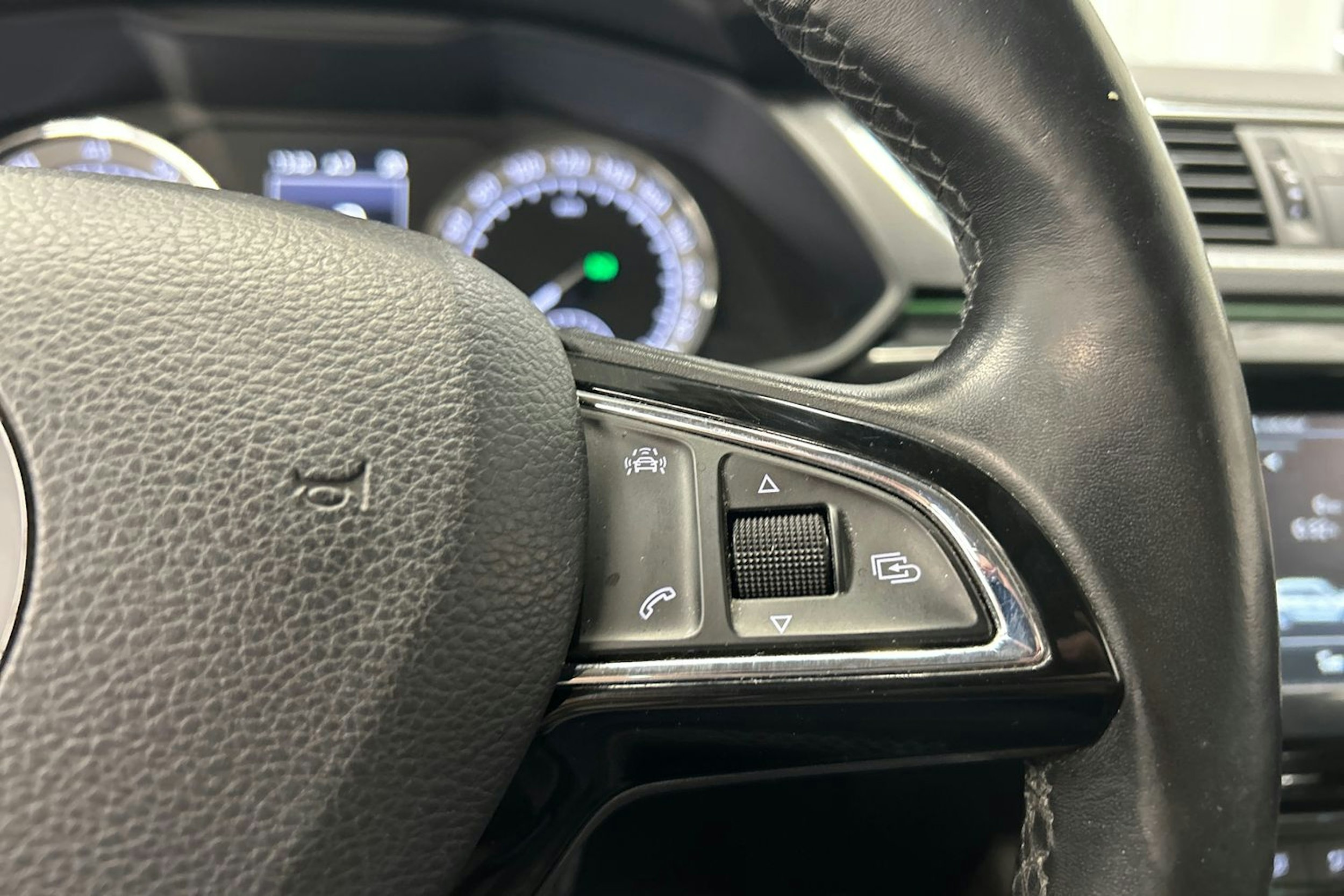 ruskea (beige) Skoda Superb 2016 kuva 21.