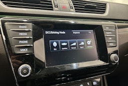 ruskea (beige) Skoda Superb 2016 kuva 26.