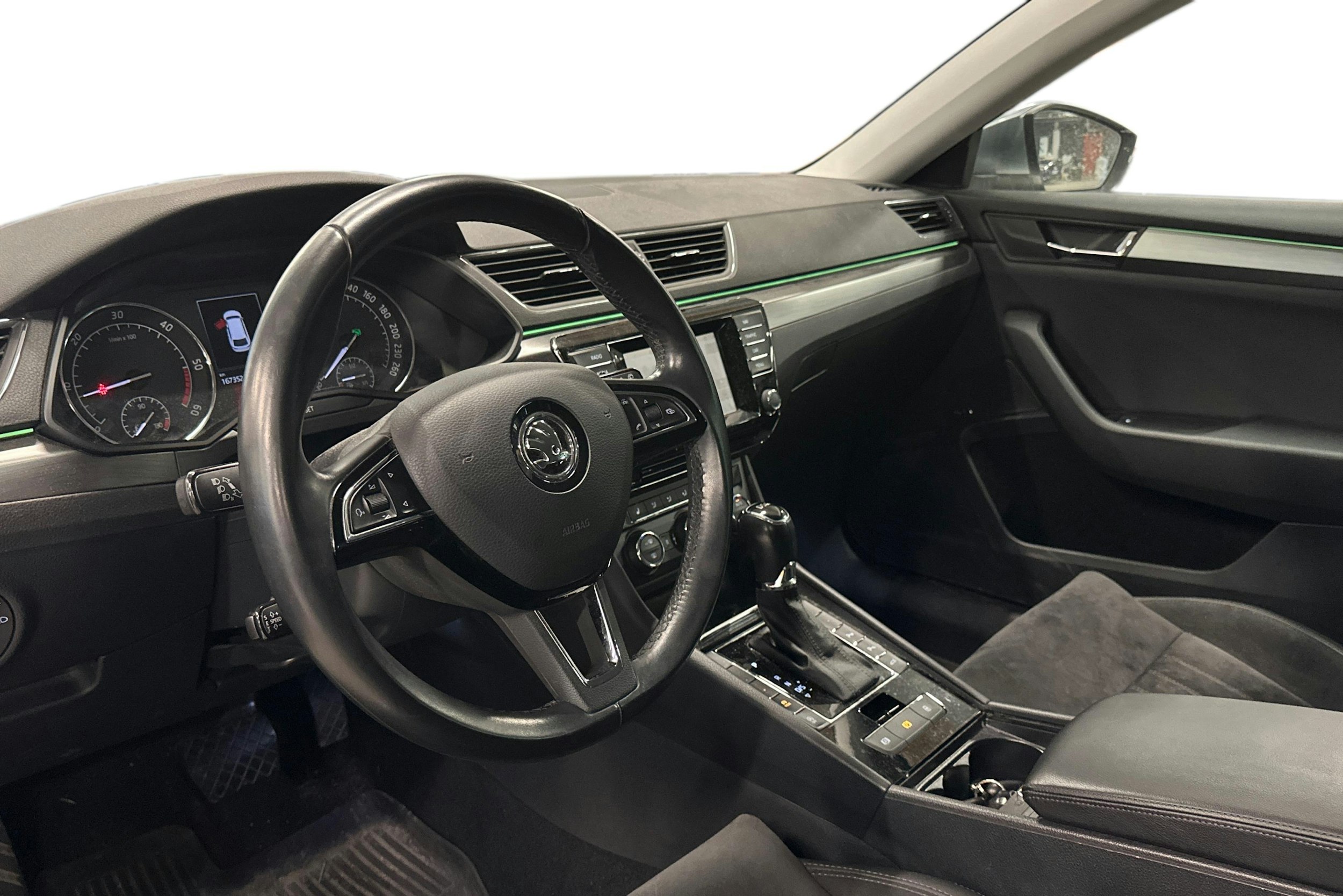 met. harmaa Skoda Superb 2016 kuva 3.