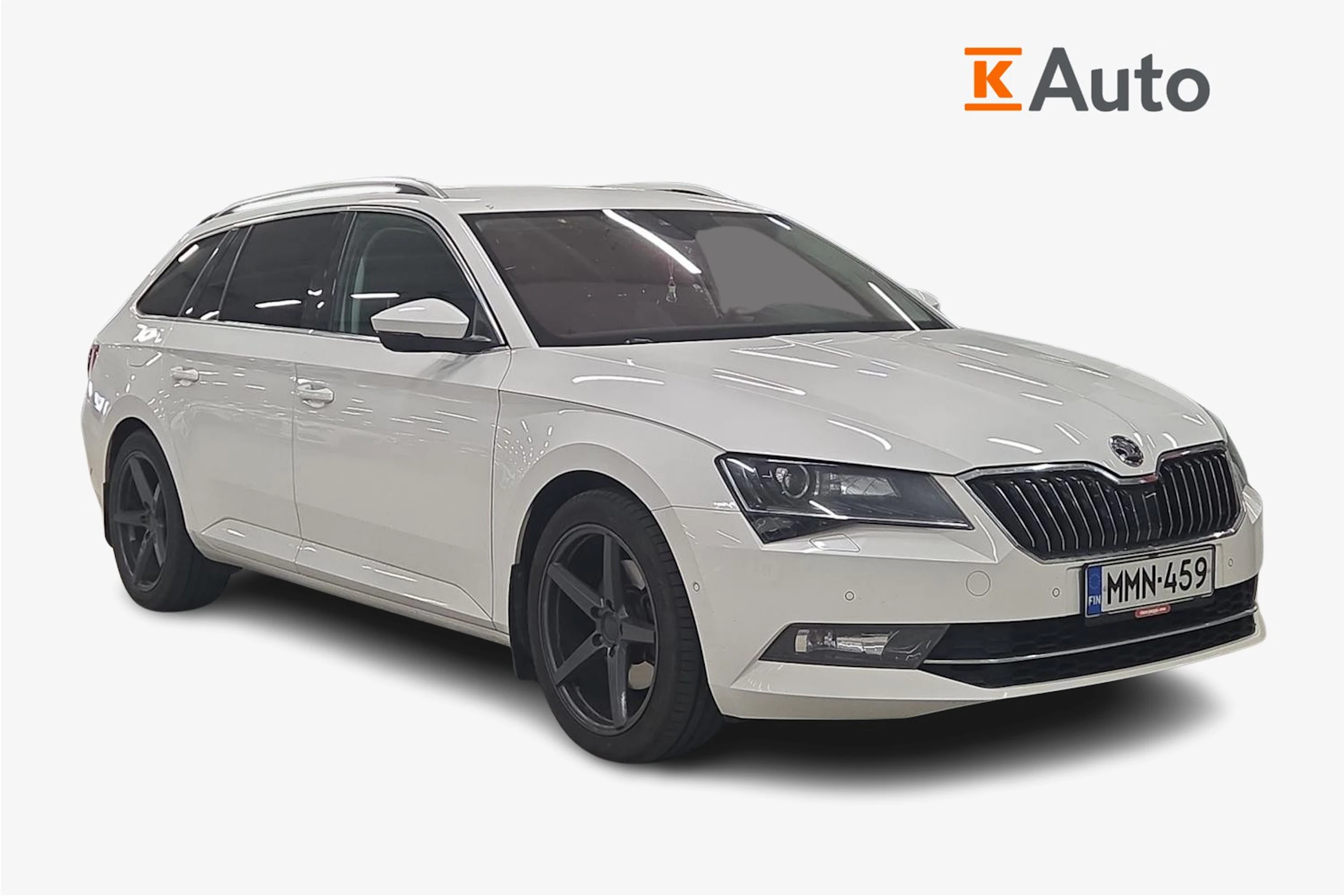 valkoinen Skoda Superb 2016 kuva 1.