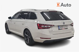 valkoinen Skoda Superb 2016 kuva 2.