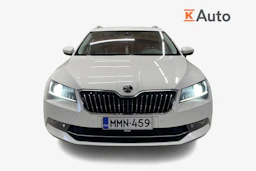 valkoinen Skoda Superb 2016 kuva 4.