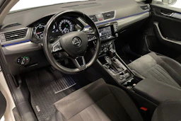 valkoinen Skoda Superb 2016 kuva 6.