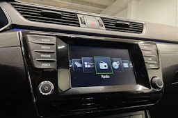 valkoinen Skoda Superb 2016 kuva 14.