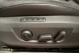 valkoinen Skoda Superb 2016 kuva 21.