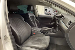 valkoinen Skoda Superb 2016 kuva 23.