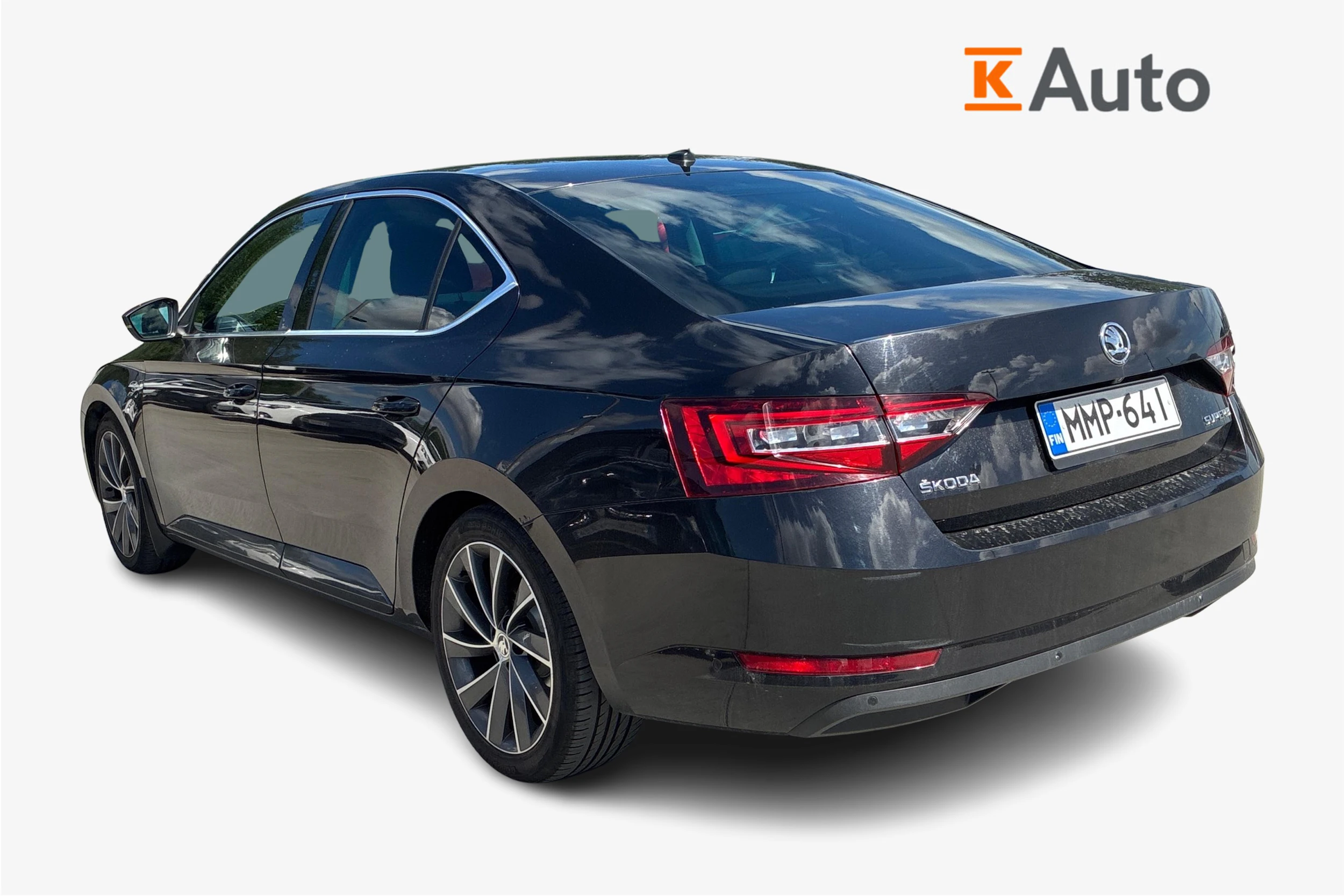 musta Skoda Superb 2016 kuva 2.