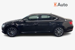 musta Skoda Superb 2016 kuva 5.