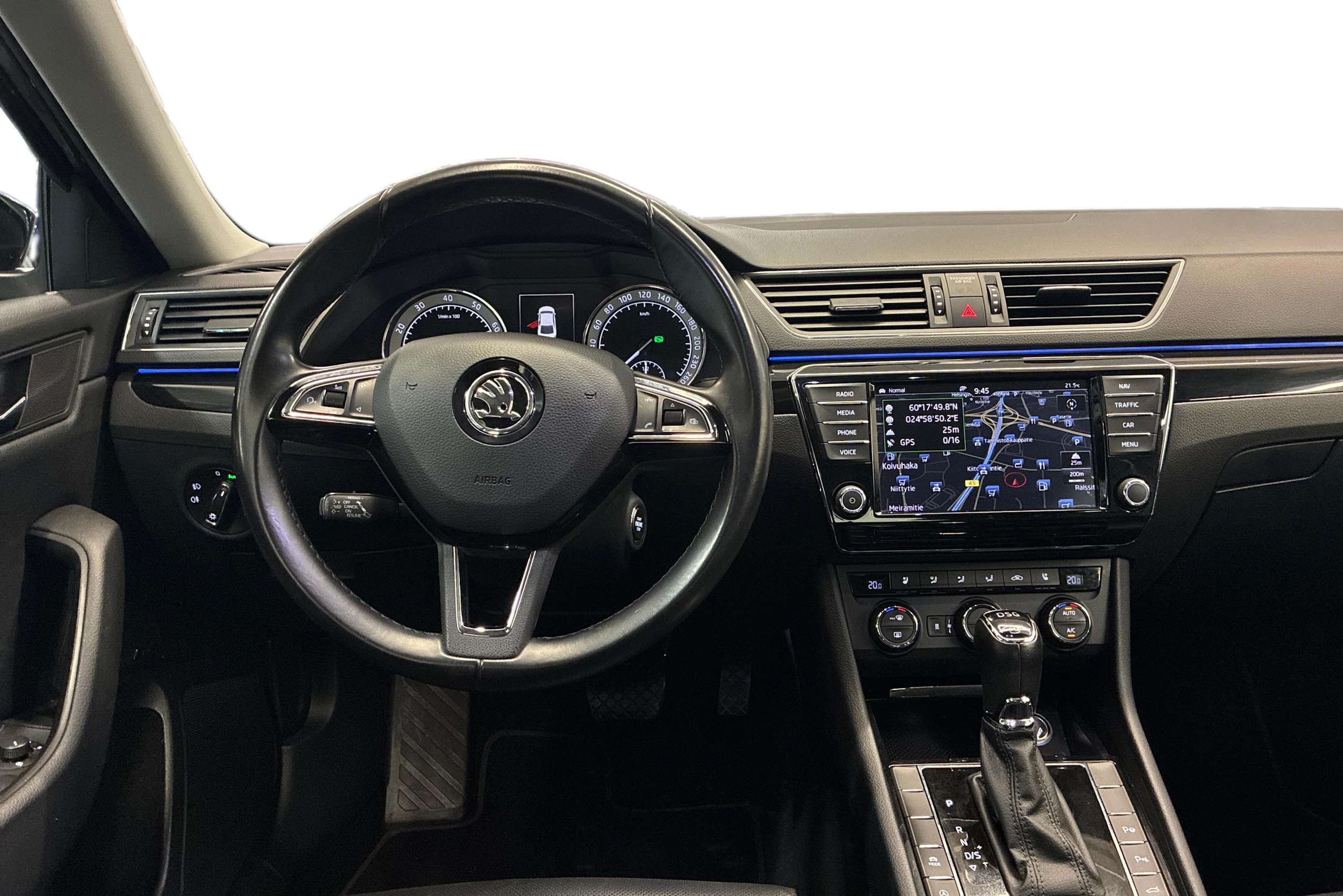 musta Skoda Superb 2016 kuva 7.