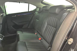 musta Skoda Superb 2016 kuva 8.
