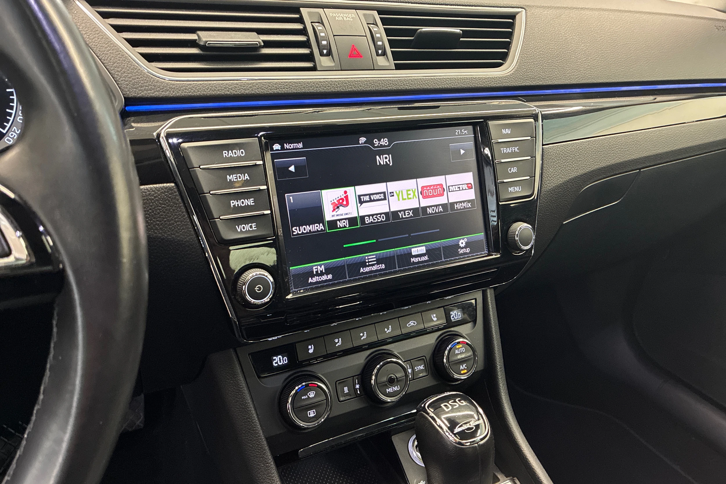musta Skoda Superb 2016 kuva 18.