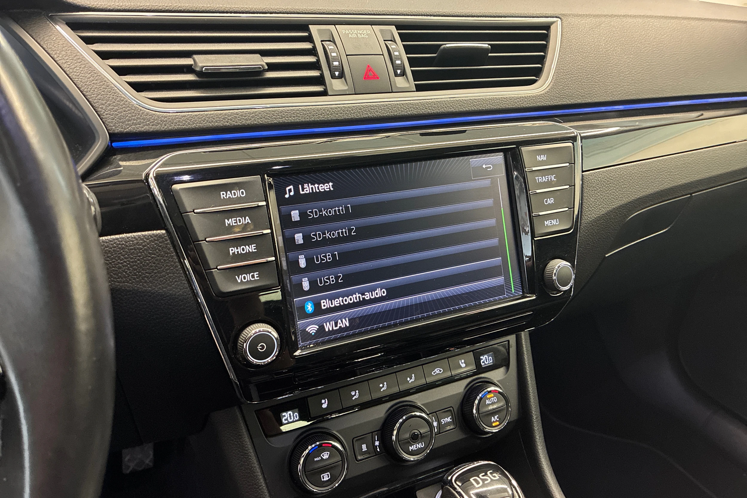 musta Skoda Superb 2016 kuva 19.