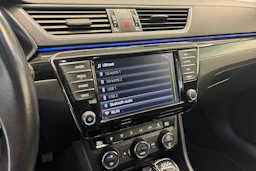 musta Skoda Superb 2016 kuva 19.
