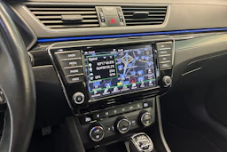 musta Skoda Superb 2016 kuva 20.