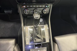 musta Skoda Superb 2016 kuva 21.