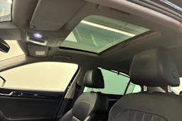 musta Skoda Superb 2016 kuva 22.