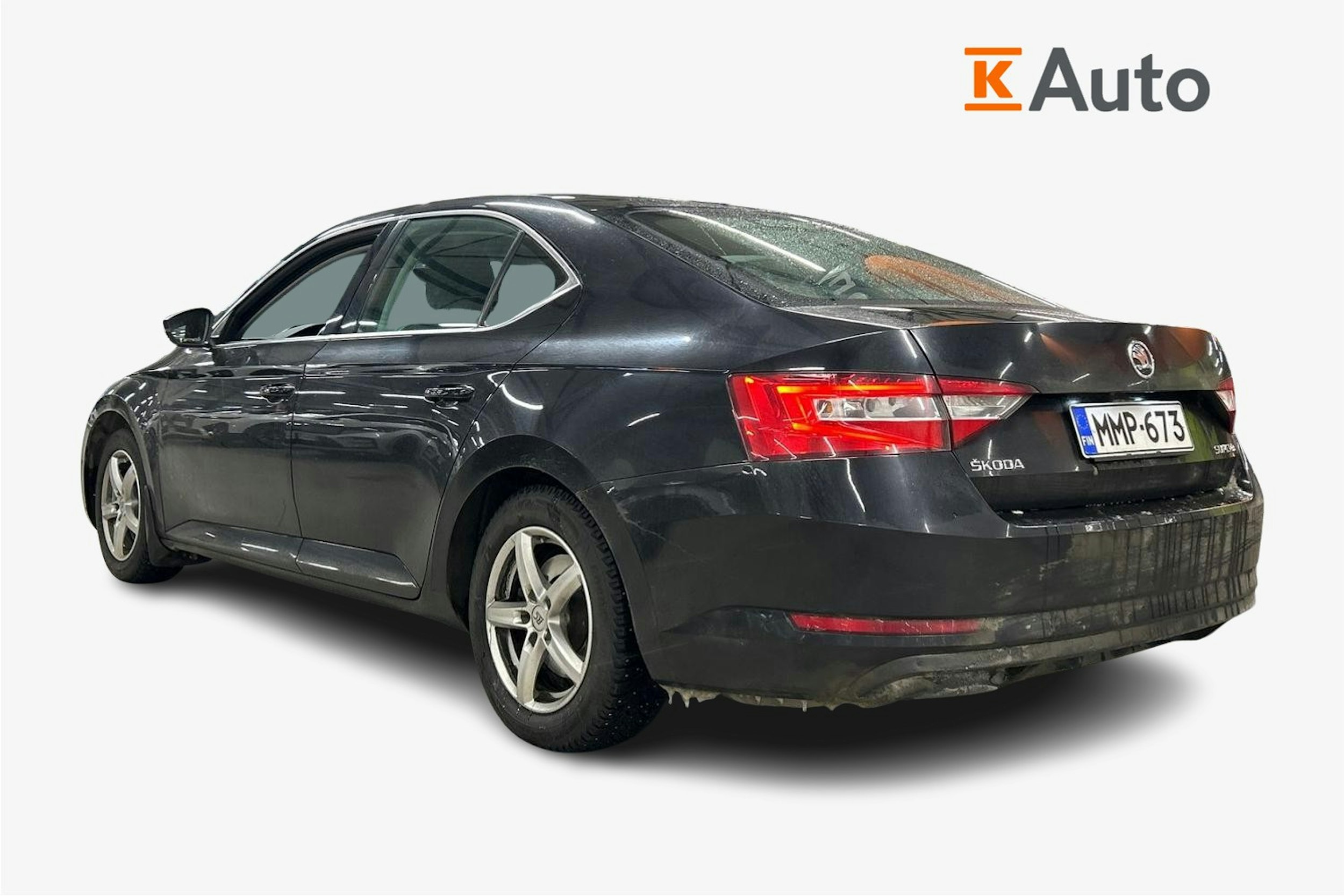 musta Skoda Superb 2016 kuva 2.