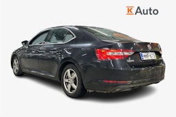 musta Skoda Superb 2016 kuva 2.