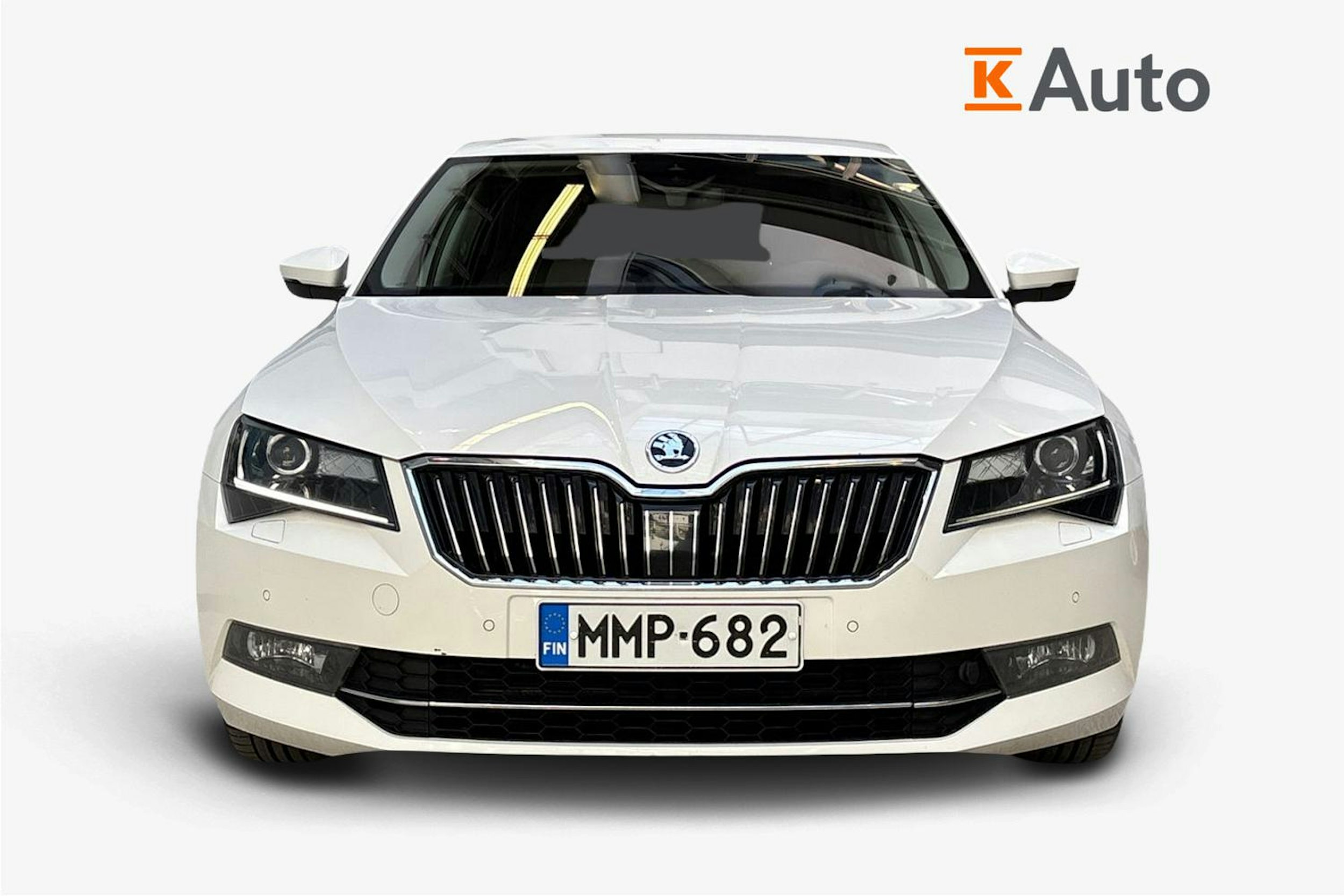 valkoinen Skoda Superb 2016 kuva 5.
