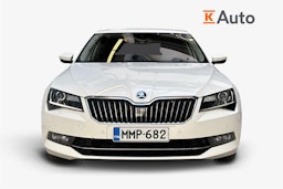 valkoinen Skoda Superb 2016 kuva 5.