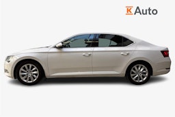 valkoinen Skoda Superb 2016 kuva 6.