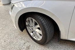 valkoinen Skoda Superb 2016 kuva 13.