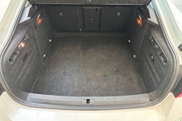 valkoinen Skoda Superb 2016 kuva 14.