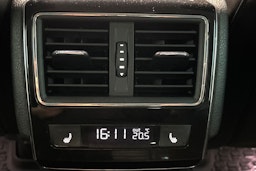 valkoinen Skoda Superb 2016 kuva 17.