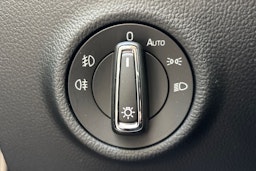 valkoinen Skoda Superb 2016 kuva 18.
