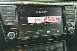 valkoinen Skoda Superb 2016 kuva 21.