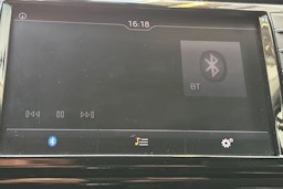 valkoinen Skoda Superb 2016 kuva 22.