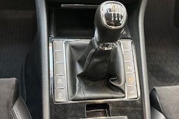 valkoinen Skoda Superb 2016 kuva 27.