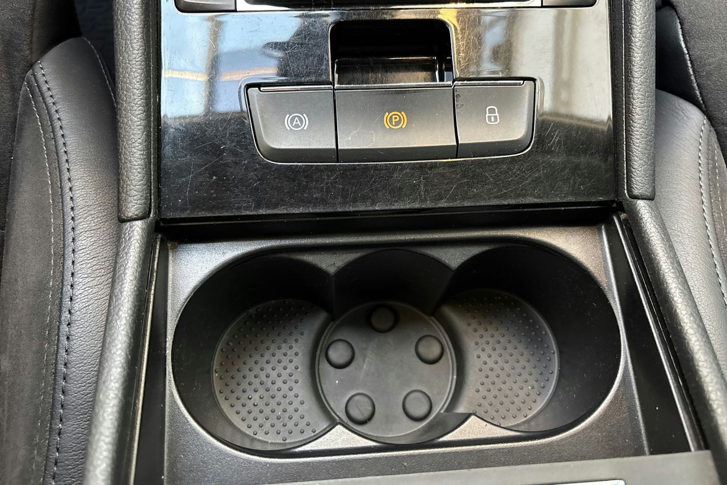 valkoinen Skoda Superb 2016 kuva 28.