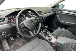 sininen Skoda Superb 2016 kuva 3.