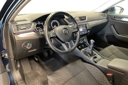 sininen Skoda Superb 2017 kuva 7.