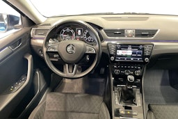 sininen Skoda Superb 2017 kuva 9.
