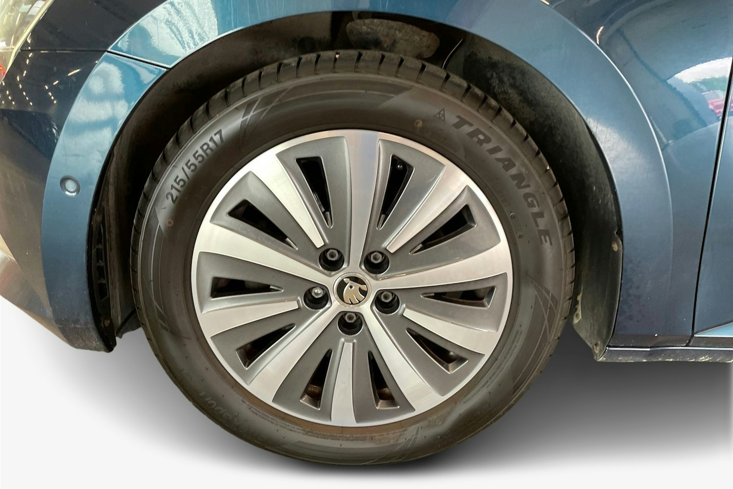 sininen Skoda Superb 2017 kuva 11.