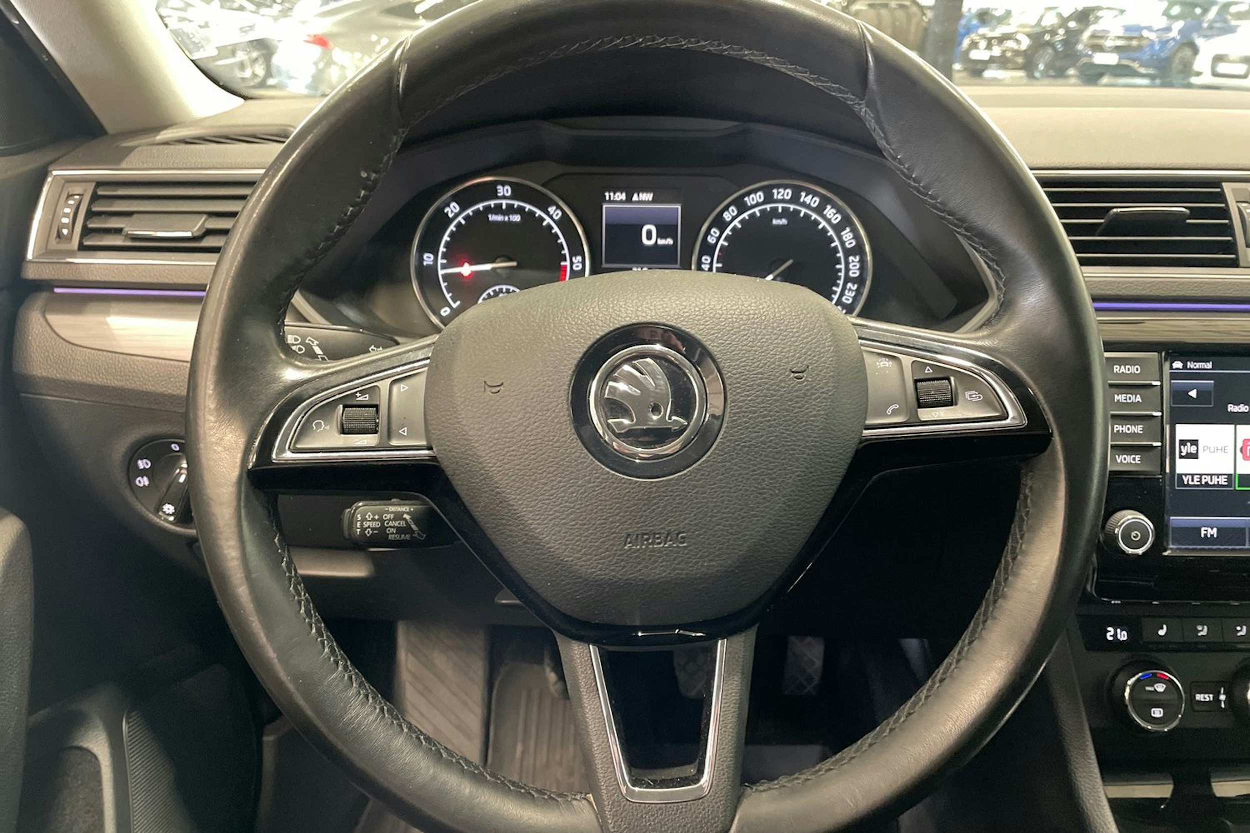 sininen Skoda Superb 2017 kuva 15.